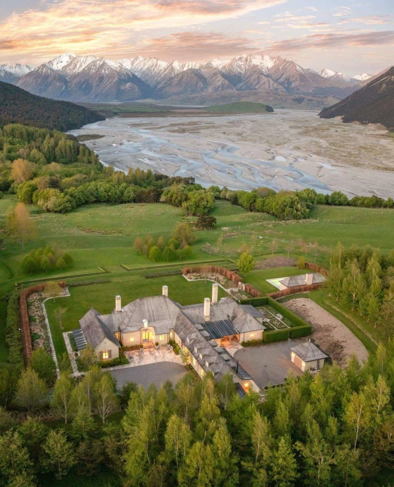 Nestled in the majestic Southern Alps